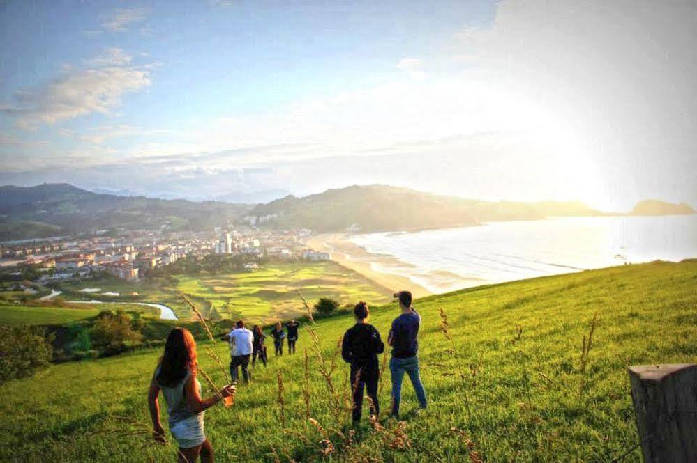Zarautz Beachside Surf Camp Exterior foto
